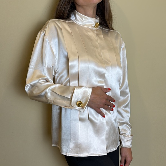 CHANEL BLOUSE WITH CLOVER BUTTONS M 38 EUR SILK SATIN BLOUSE SILK TOP - Picture 4 of 13